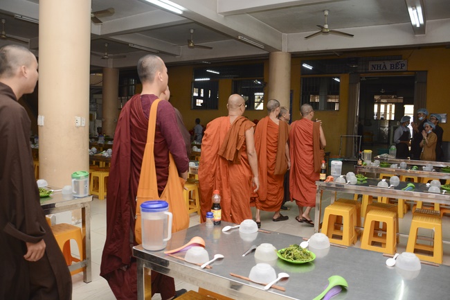 The 7th Tripitaka Dharma Master Sīlakkhandhābhivaṁsa visited Hoang Phap Temple