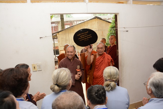 The 7th Tripitaka Dharma Master Sīlakkhandhābhivaṁsa visited Hoang Phap Temple