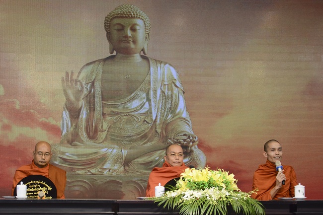 The 7th Tripitaka Dharma Master Sīlakkhandhābhivaṁsa visited Hoang Phap Temple
