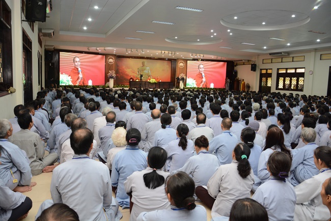 The 7th Tripitaka Dharma Master Sīlakkhandhābhivaṁsa visited Hoang Phap Temple