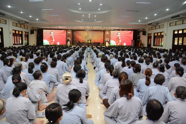 The 7th Tripitaka Dharma Master Sīlakkhandhābhivaṁsa visited Hoang Phap Temple