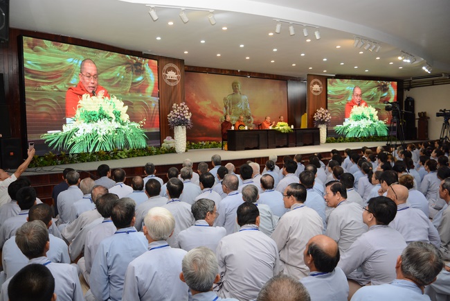 The 7th Tripitaka Dharma Master Sīlakkhandhābhivaṁsa visited Hoang Phap Temple