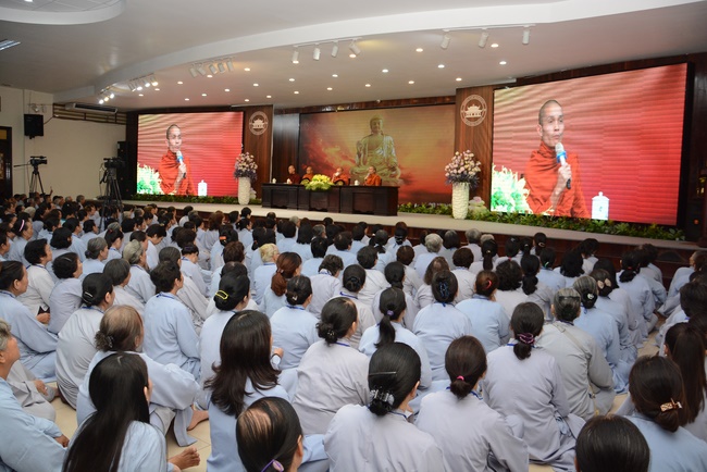 The 7th Tripitaka Dharma Master Sīlakkhandhābhivaṁsa visited Hoang Phap Temple