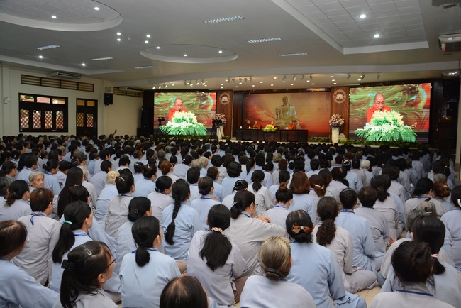 The 7th Tripitaka Dharma Master Sīlakkhandhābhivaṁsa visited Hoang Phap Temple