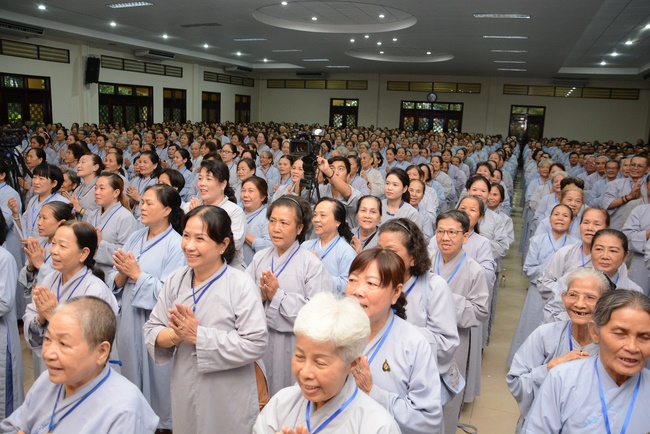 The 7th Tripitaka Dharma Master Sīlakkhandhābhivaṁsa visited Hoang Phap Temple