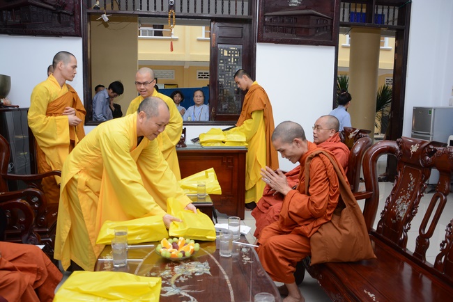 The 7th Tripitaka Dharma Master Sīlakkhandhābhivaṁsa visited Hoang Phap Temple