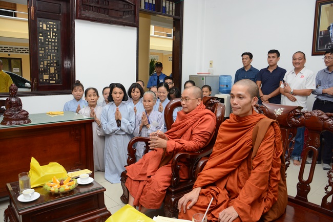 The 7th Tripitaka Dharma Master Sīlakkhandhābhivaṁsa visited Hoang Phap Temple