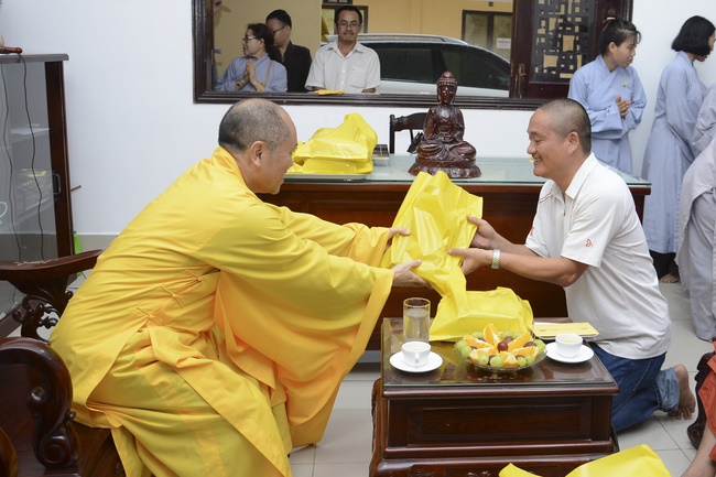 The 7th Tripitaka Dharma Master Sīlakkhandhābhivaṁsa visited Hoang Phap Temple