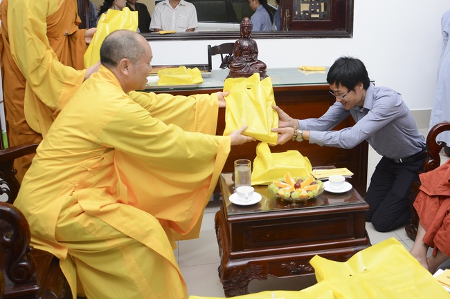 The 7th Tripitaka Dharma Master Sīlakkhandhābhivaṁsa visited Hoang Phap Temple