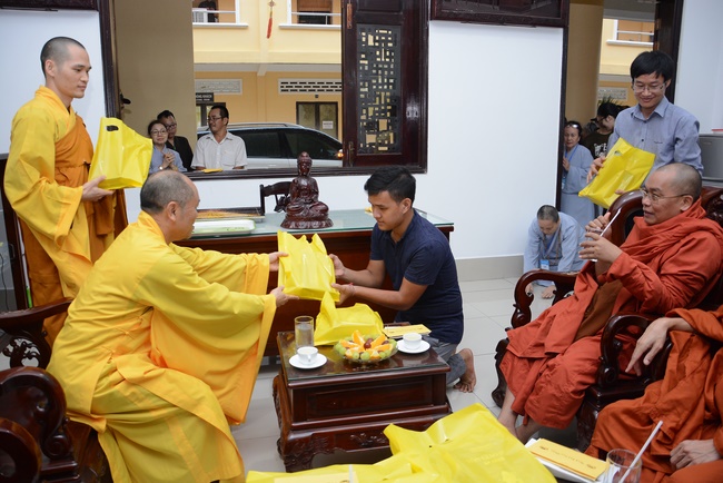 The 7th Tripitaka Dharma Master Sīlakkhandhābhivaṁsa visited Hoang Phap Temple