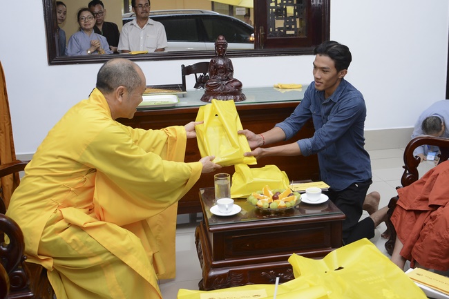 The 7th Tripitaka Dharma Master Sīlakkhandhābhivaṁsa visited Hoang Phap Temple
