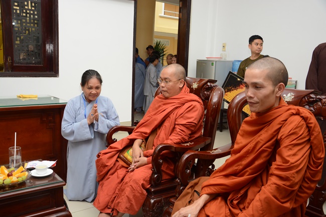 The 7th Tripitaka Dharma Master Sīlakkhandhābhivaṁsa visited Hoang Phap Temple