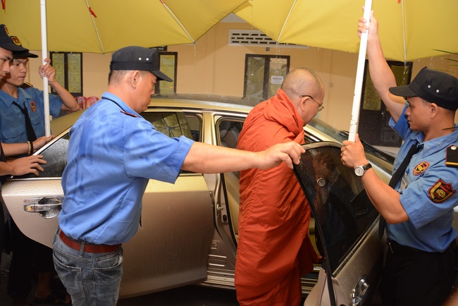 The 7th Tripitaka Dharma Master Sīlakkhandhābhivaṁsa visited Hoang Phap Temple