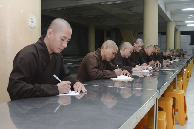 Buổi ôn chính tả dành cho chư Tăng