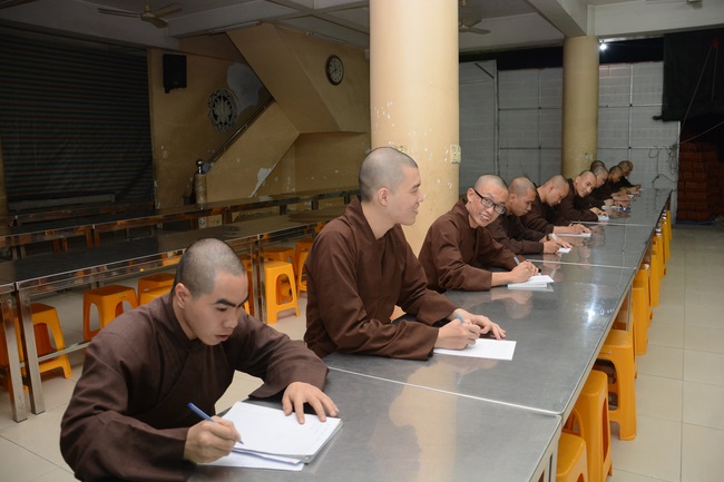 Buổi ôn chính tả dành cho chư Tăng
