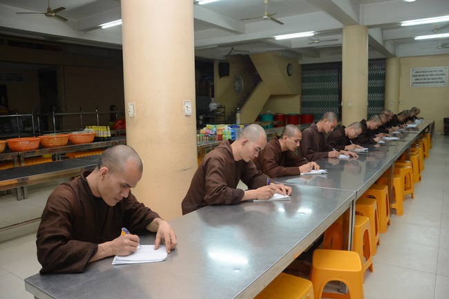 Buổi ôn chính tả dành cho chư Tăng