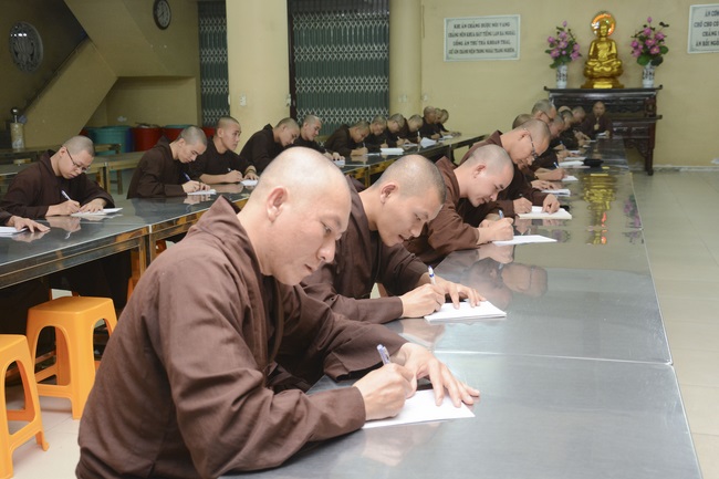 Buổi ôn chính tả dành cho chư Tăng