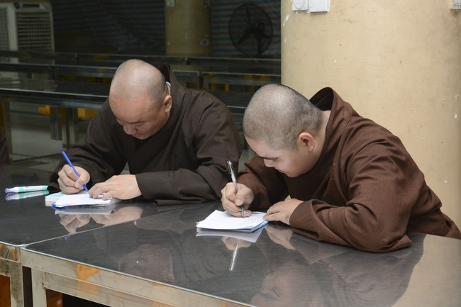 Buổi ôn chính tả dành cho chư Tăng
