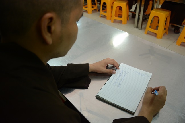 Buổi ôn chính tả dành cho chư Tăng
