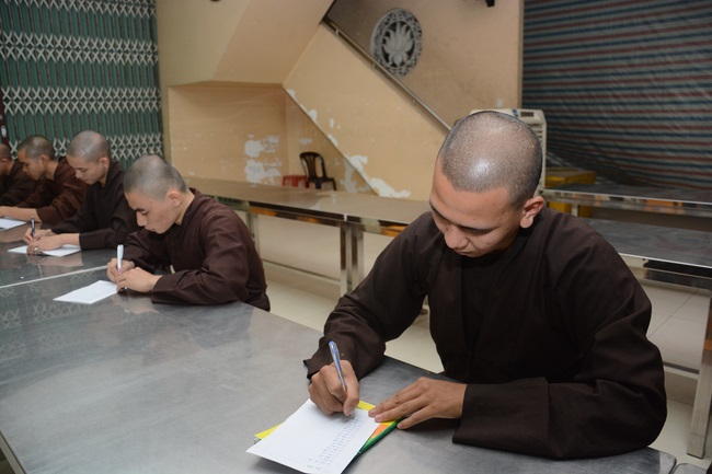 Buổi ôn chính tả dành cho chư Tăng