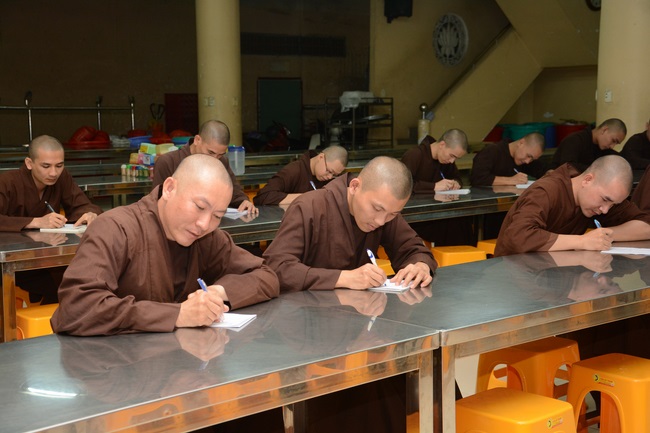 Buổi ôn chính tả dành cho chư Tăng