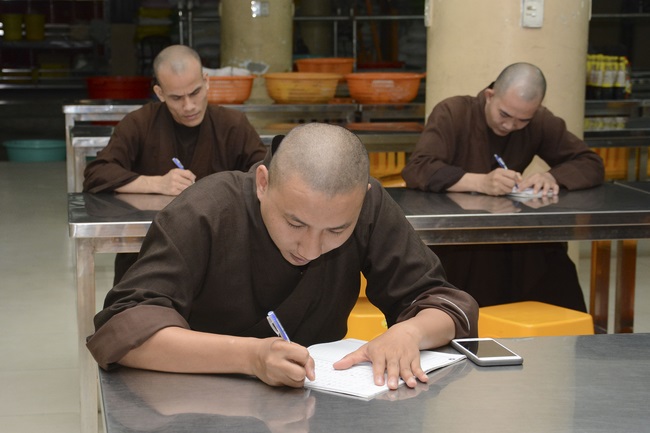 Buổi ôn chính tả dành cho chư Tăng