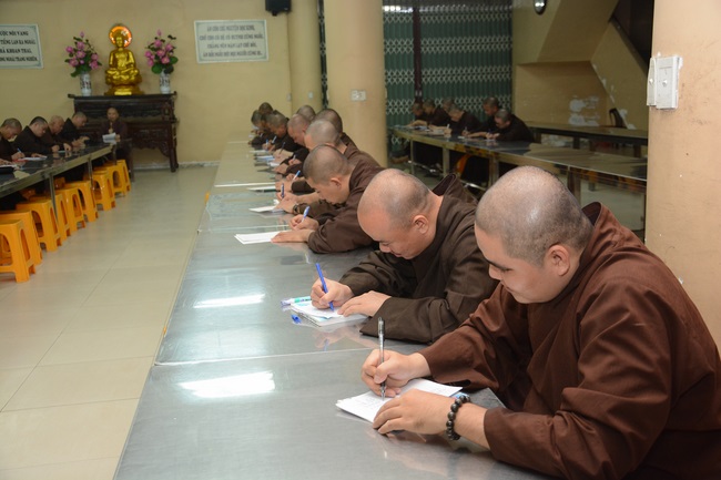 Buổi ôn chính tả dành cho chư Tăng