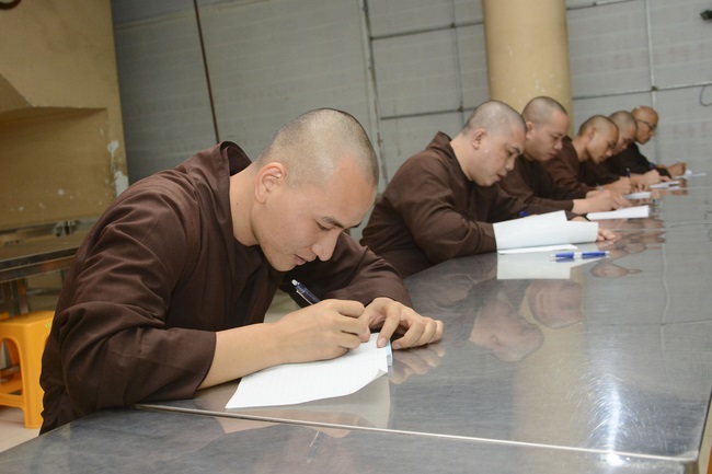 Buổi ôn chính tả dành cho chư Tăng