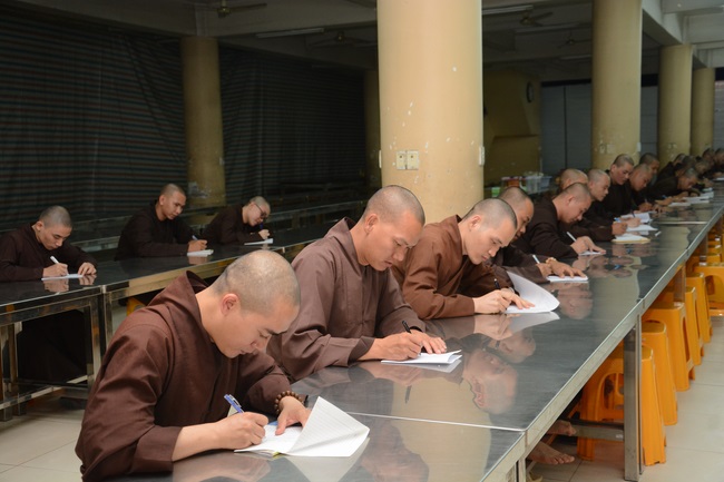 Buổi ôn chính tả dành cho chư Tăng