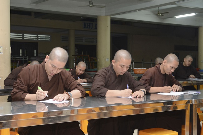 Buổi ôn chính tả dành cho chư Tăng