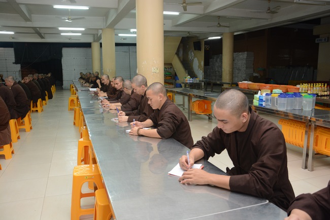 Buổi ôn chính tả dành cho chư Tăng