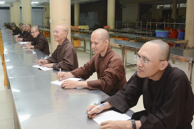 Buổi ôn chính tả dành cho chư Tăng