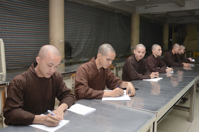 Buổi ôn chính tả dành cho chư Tăng