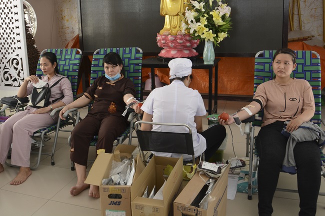 Hiến máu nhân đạo