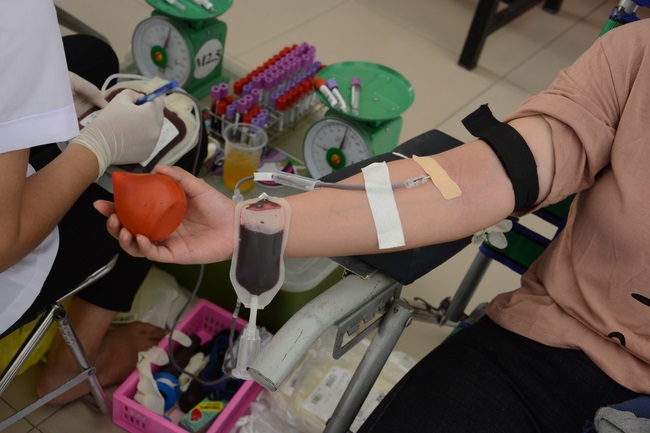 Hiến máu nhân đạo