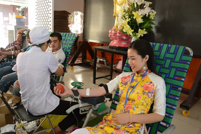 Hiến máu nhân đạo