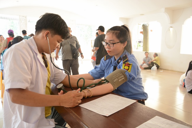 Hiến máu nhân đạo