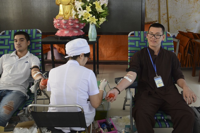 Hiến máu nhân đạo