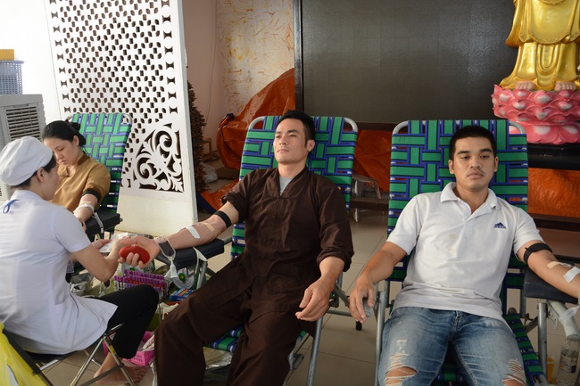 Hiến máu nhân đạo