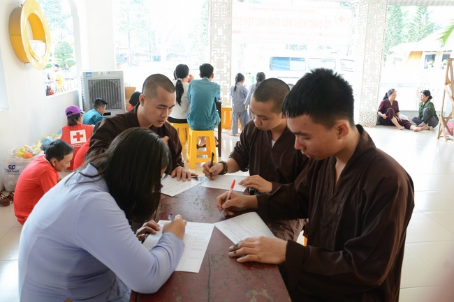 Hiến máu nhân đạo