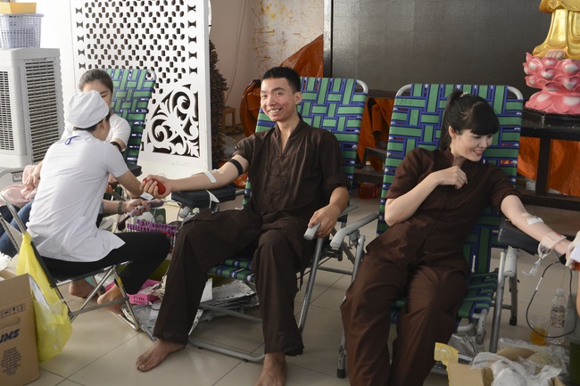 Hiến máu nhân đạo