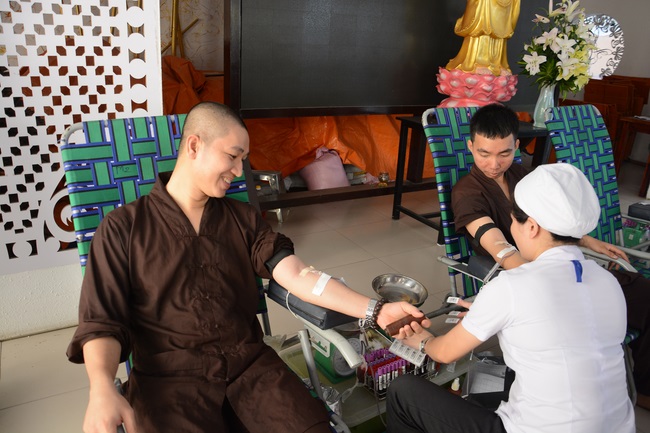 Hiến máu nhân đạo