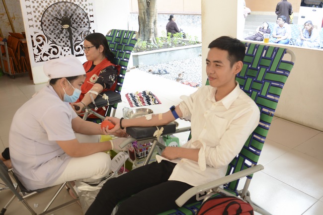 Hiến máu nhân đạo