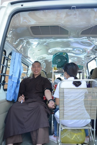 Hiến máu nhân đạo