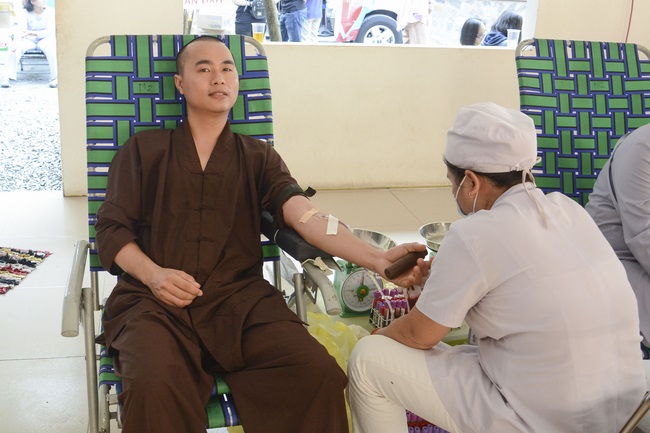 Hiến máu nhân đạo