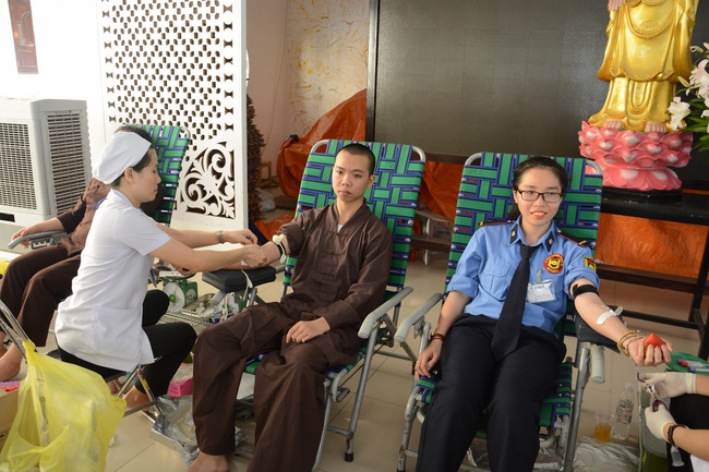 Hiến máu nhân đạo