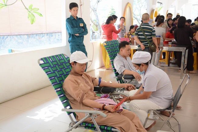 Hiến máu nhân đạo