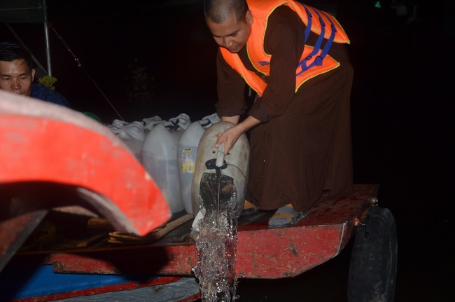 Dự lễ lạc thành chánh điện và trao học bổng tại chùa Phước Long