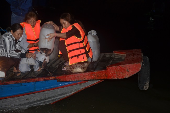 Dự lễ lạc thành chánh điện và trao học bổng tại chùa Phước Long