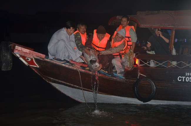 Dự lễ lạc thành chánh điện và trao học bổng tại chùa Phước Long